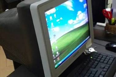 Từ chuyện chiếc máy tính "đồ cổ", dân mạng tranh luận về đãi ngộ nơi công sở