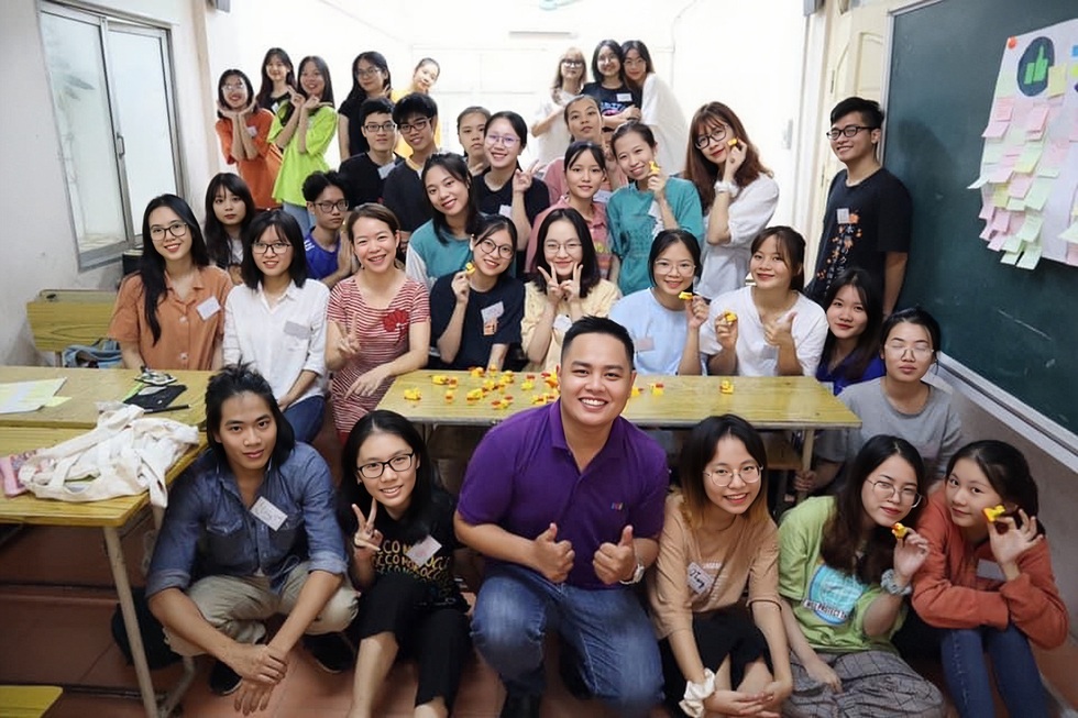 Chàng trai Lào lấy vợ Việt, kể tình yêu đặc biệt với mảnh đất hình chữ S - 1