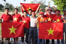 Hàng nghìn CĐV Việt Nam tại Myanmar tiếp lửa thầy trò HLV Park Hang Seo