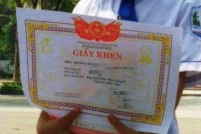 Die Augen einer alleinerziehenden Mutter füllten sich mit Tränen, als ihre Lehrerin sagte: „Unsere Klasse unterstützt die Schule am wenigsten...“ – 3 Mẹ đơn thân cay xè mắt trước lời cô: Lớp mình ủng hộ ít nhất trường... - 3