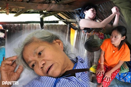 Bi kịch chồng chất, mẹ già đơn độc nằm viện, 2 con bệnh tật sống lay lắt