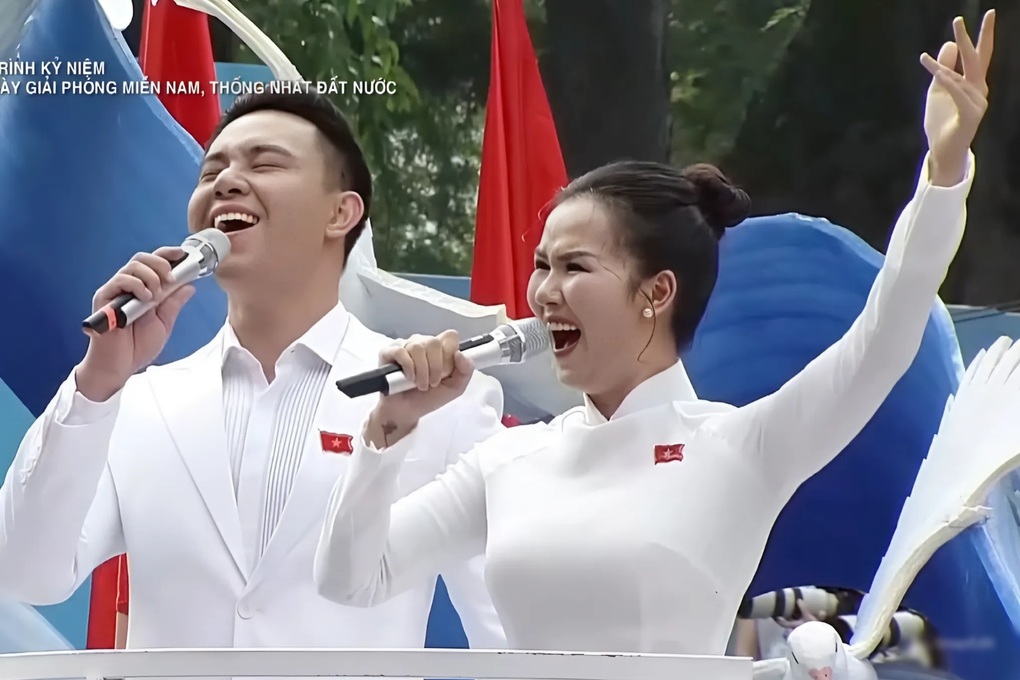Clip Võ Hạ Trâm hát bản hit 4 tỷ lượt xem trong quá khứ gây sốt trở lại - 2 Clip Võ Hạ Trâm hát bản hit 4 tỷ lượt xem trong quá khứ gây sốt trở lại - 2