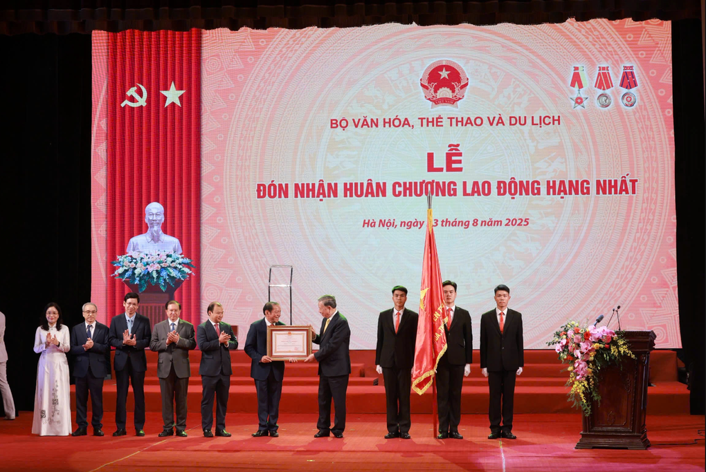 Tổng Bí thư Tô Lâm trao Huân chương Lao động hạng Nhất cho Bộ Văn hoá - 4 Tổng Bí thư Tô Lâm trao Huân chương Lao động hạng Nhất cho Bộ Văn hoá - 4