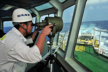 Tướng Trung Quốc mượn cớ vụ máy bay Malaysia đòi xây cảng ở Trường Sa