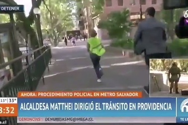 Thị trưởng bỏ chạy thục mạng khỏi cánh phóng viên