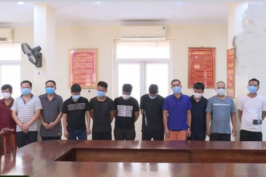 Bắc Ninh: Bắt 13 đối  tượng tụ tập đánh bạc giữa "điểm nóng" Covid-19