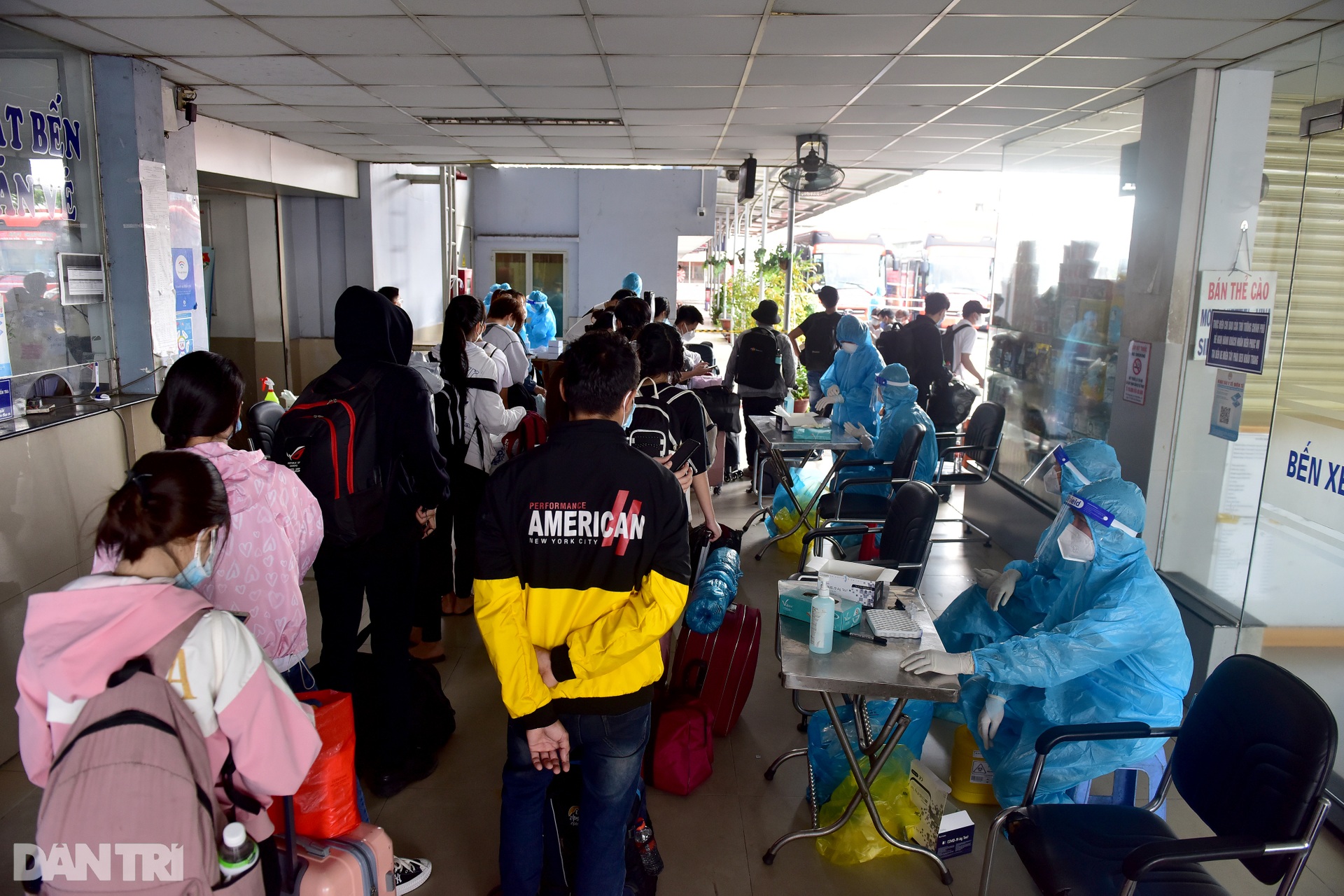 Bố thất nghiệp dẫn 3 con nhỏ lên chuyến xe miễn phí từ TPHCM về Kiên Giang - 10 Bố thất nghiệp dẫn 3 con nhỏ lên chuyến xe miễn phí từ TPHCM về Kiên Giang - 10