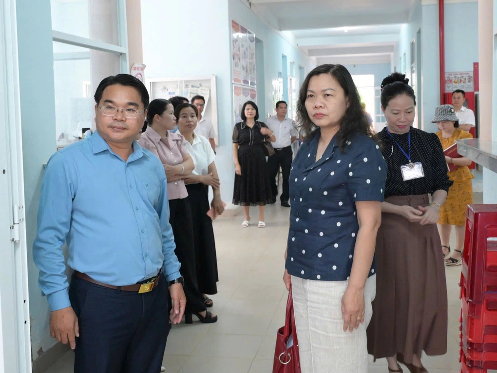 Y tế cơ sở ở Lâm Đồng tăng việc, thiếu người sau sắp xếp - 1 Y tế cơ sở ở Lâm Đồng tăng việc, thiếu người sau sắp xếp - 1