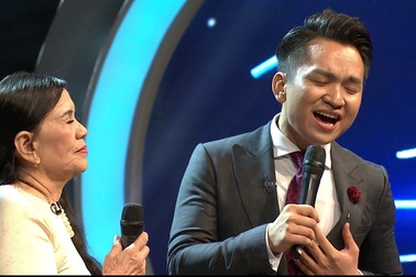 MC Hạnh Phúc song ca cùng mẹ ca khúc "Gánh mẹ"