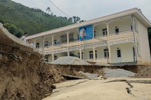 Thanh Hóa: Trường học đóng cửa, học sinh phải đi học nhờ