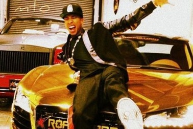 Ngắm siêu xe mạ vàng của rapper mang dòng máu Việt