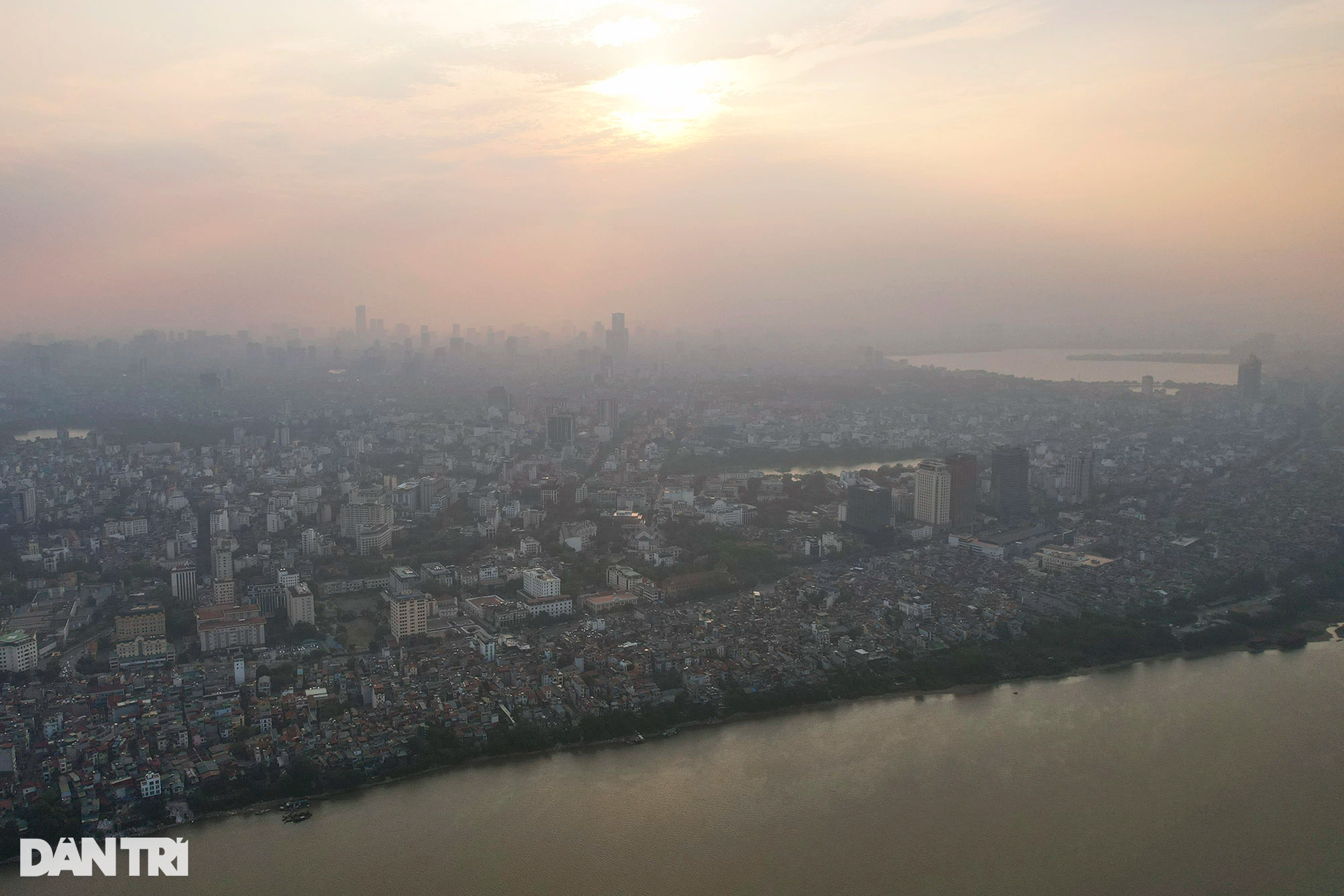 Ngắm những buổi hoàng hôn rực rỡ trên sông Hồng - 14 Ngắm những buổi hoàng hôn rực rỡ trên sông Hồng - 14