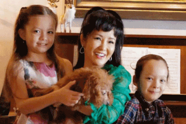 Diva Hồng Nhung xúc động mùa Noel hai con biết tự chăm nhau lúc mẹ bận