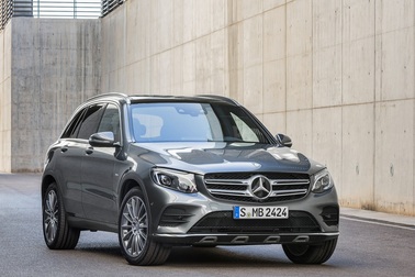 Đạt doanh số kỷ lục, BMW vẫn thua Mercedes-Benz