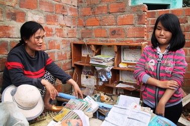 Tá túc chuồng gà, lều tạm chờ… Tết