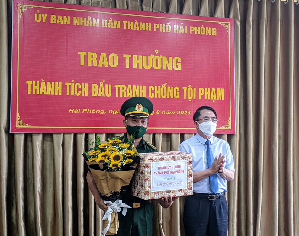 Khen thưởng lực lượng biên phòng phá vụ vận chuyển kim cương khủng - 2 Khen thưởng lực lượng biên phòng phá vụ vận chuyển kim cương khủng - 2
