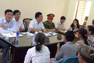 Vụ hỗn chiến trên sông Yên: Hàng trăm người đến UBND tỉnh kêu oan