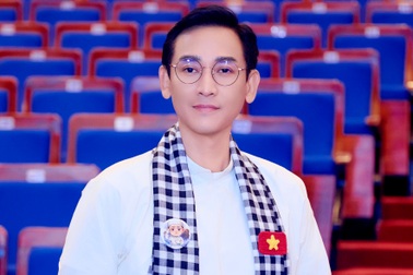 Diễn viên Hứa Vĩ Văn trở lại sôi nổi sau cơn sốt "Mưa đỏ"