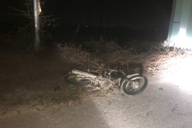 Thanh niên lao xe vào dải phân cách, tử vong trong đêm