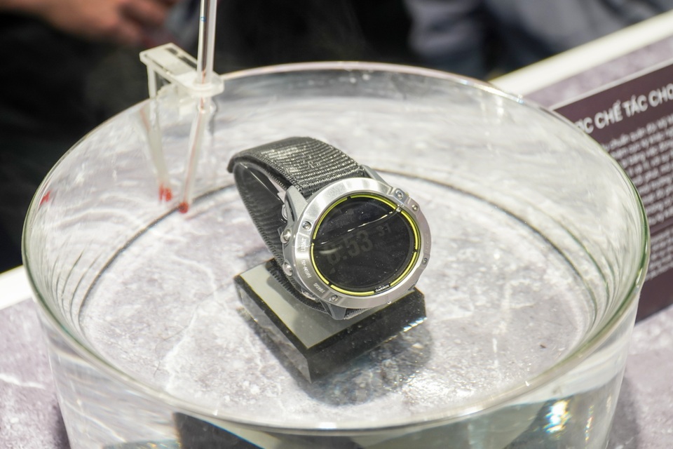 Smartwatch pin 65 ngày, giá 20 triệu đồng về Việt Nam - 6 Smartwatch pin 65 ngày, giá 20 triệu đồng về Việt Nam - 6