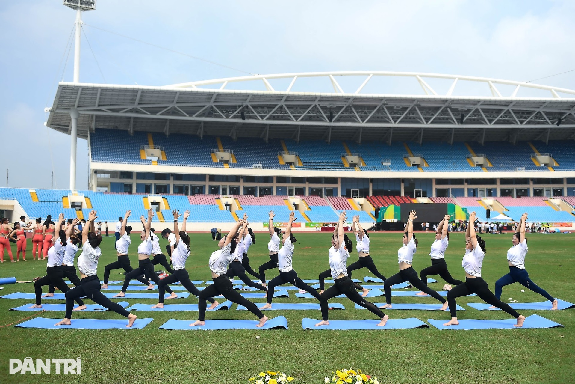 Khoảnh khắc ấn tượng sau màn đồng diễn yoga kỷ lục của 5.000 người - 8 Khoảnh khắc ấn tượng sau màn đồng diễn yoga kỷ lục của 5.000 người - 8