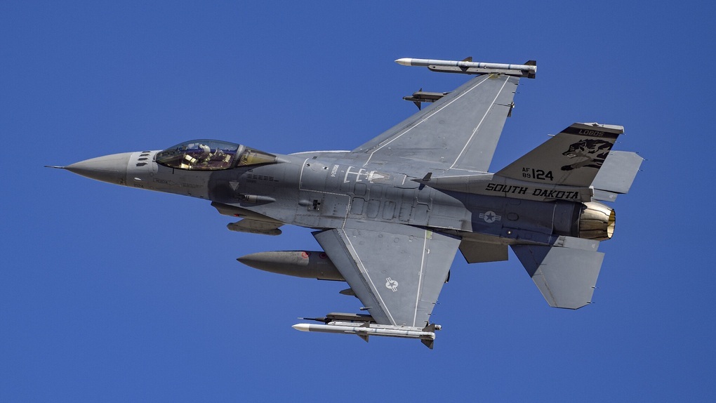 Tiêm kích F-16 Ukraine rơi khi đối phó trận không kích của Nga - 1 Tiêm kích F-16 Ukraine rơi khi đối phó trận không kích của Nga - 1