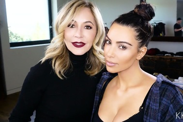 Từ dân di cư thành nữ tỷ phú tự thân nhờ làm lông mày cho người nổi tiếng