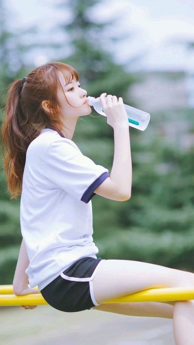 Nắng nóng oi bức, những nhóm người này không nên uống nước lạnh kẻo sốc nhiệt nguy hiểm đến tính mạng - Ảnh 2. Nắng nóng oi bức, những nhóm người này không nên uống nước lạnh kẻo sốc nhiệt nguy hiểm đến tính mạng - Ảnh 2.