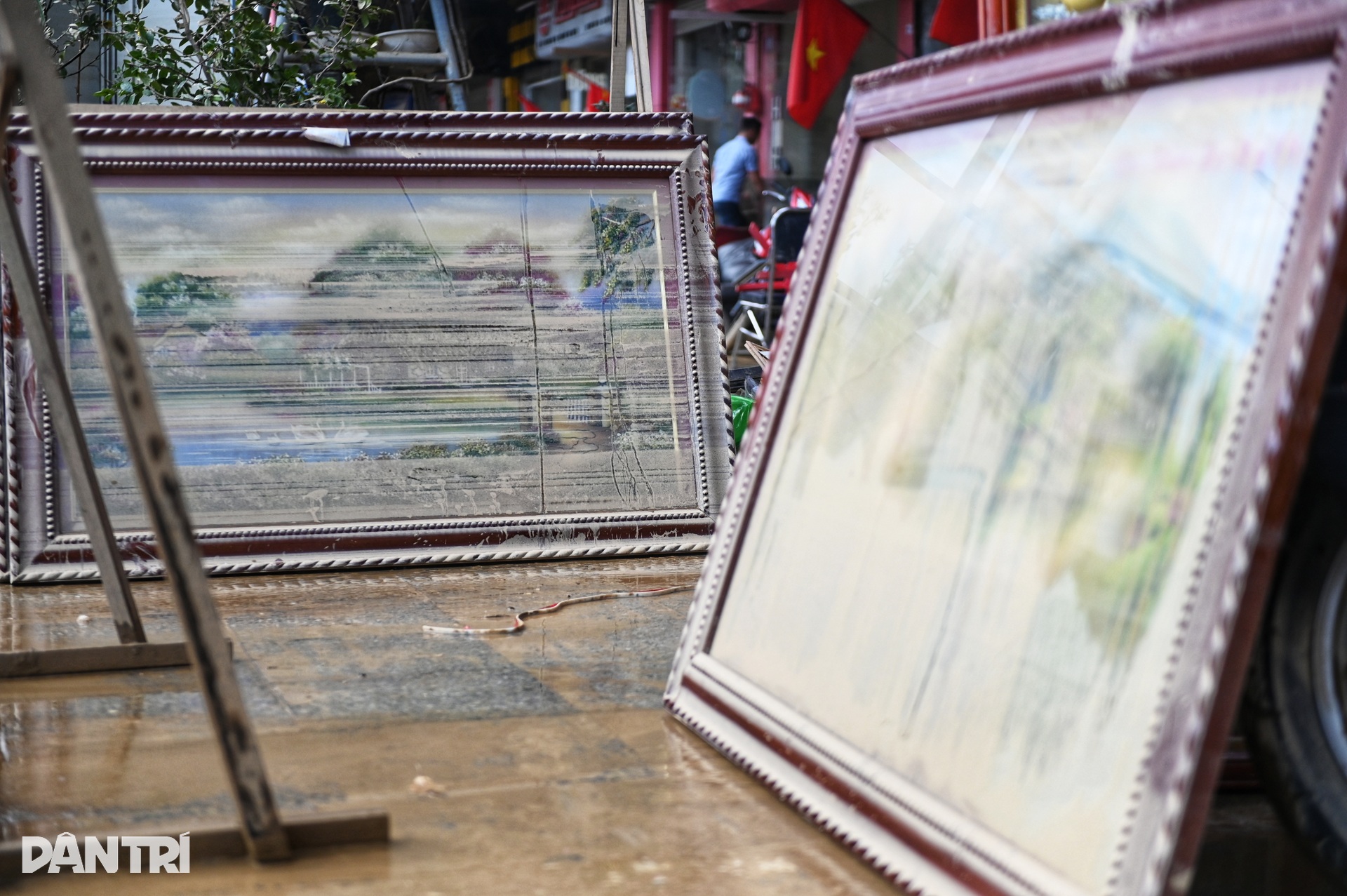 Trung tâm tỉnh Thái Nguyên thành bãi chiến trường sau lũ - 9 Trung tâm tỉnh Thái Nguyên thành bãi chiến trường sau lũ - 9