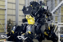 Nhật Bản ra mắt robot khổng lồ, có khoang lái cho người điều khiển