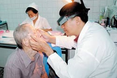 Tăng mức đóng BHYT để cân đối quỹ 