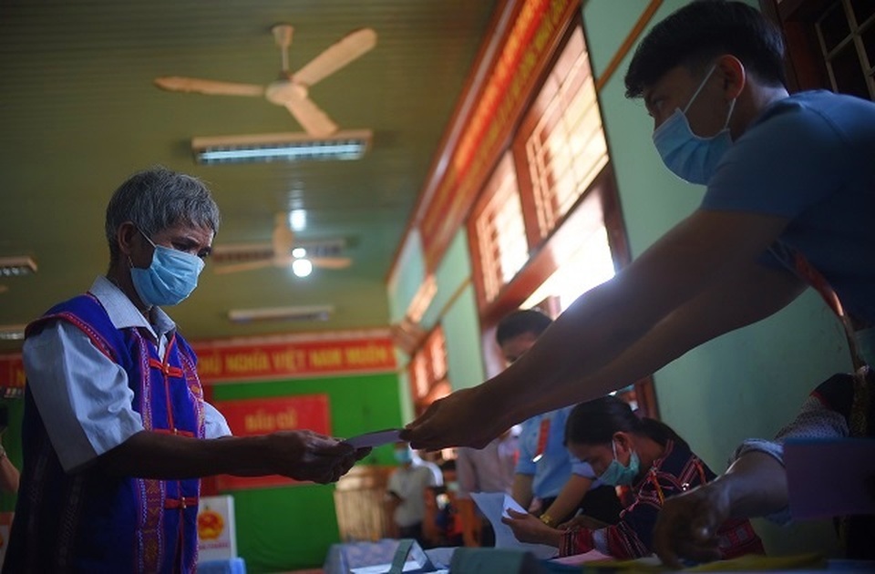 Cử tri nơi cổng trời kỳ vọng vào đại biểu trúng cử nhiệm kỳ tới - 6 Cử tri nơi cổng trời kỳ vọng vào đại biểu trúng cử nhiệm kỳ tới - 6