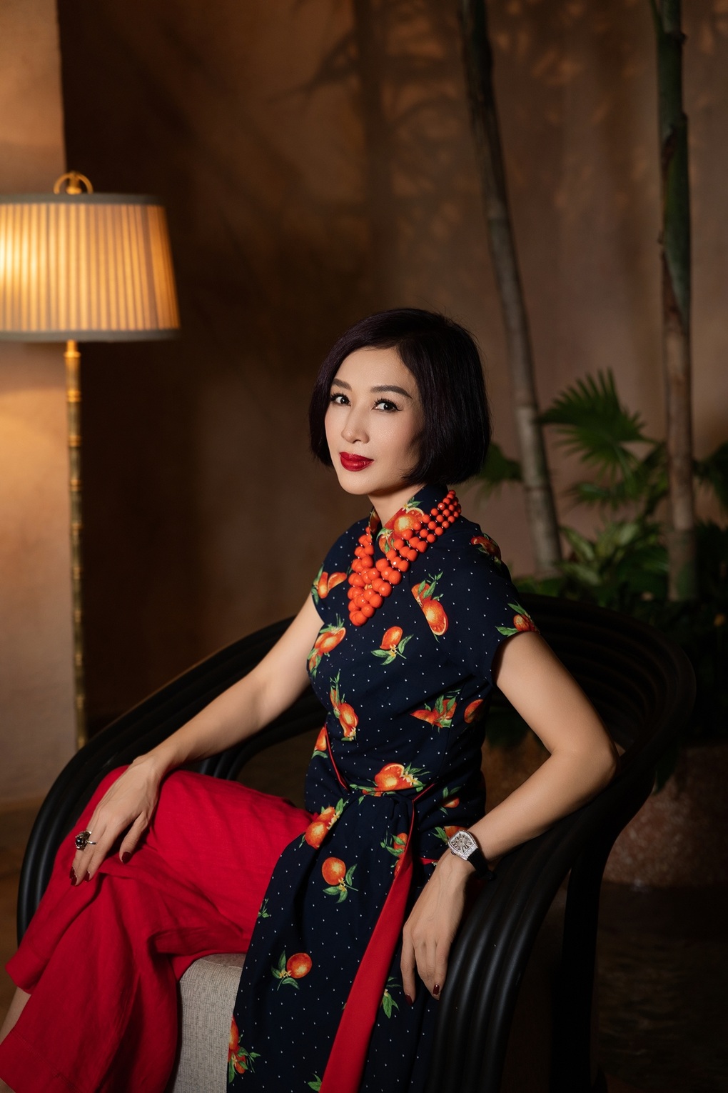 Hoa khôi Thu Hương tái xuất làm người mẫu ảnh sau gần 30 năm - 2 Hoa khôi Thu Hương tái xuất làm người mẫu ảnh sau gần 30 năm - 2