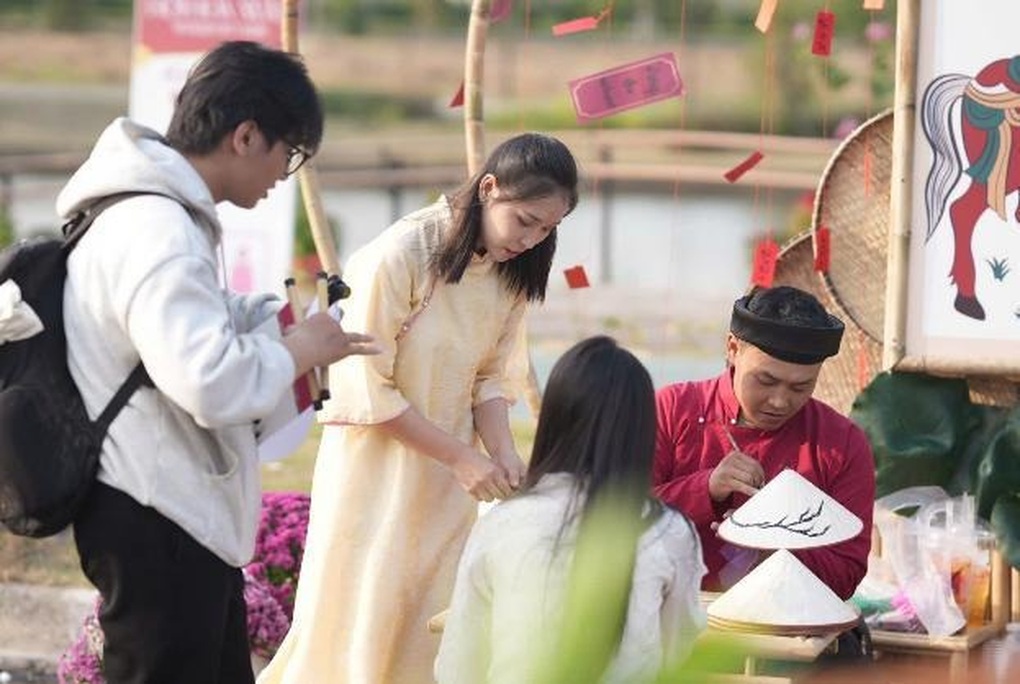 Chuỗi trải nghiệm nuôi dưỡng ký ức, gắn kết thế hệ tại Hội hoa xuân Waterpoint 2026 - 2