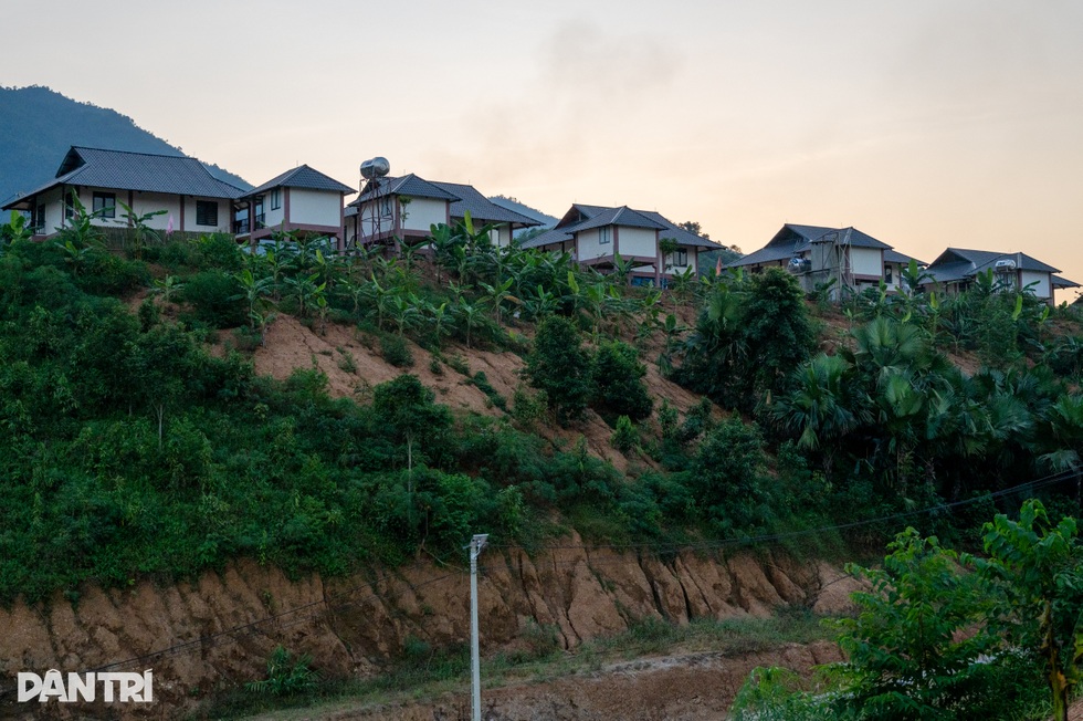 Ý Đảng hợp lòng dân: Tái định cư sau Yagi và “những ngôi làng của niềm tin”  - 16 Ý Đảng hợp lòng dân: Tái định cư sau Yagi và “những ngôi làng của niềm tin”  - 16