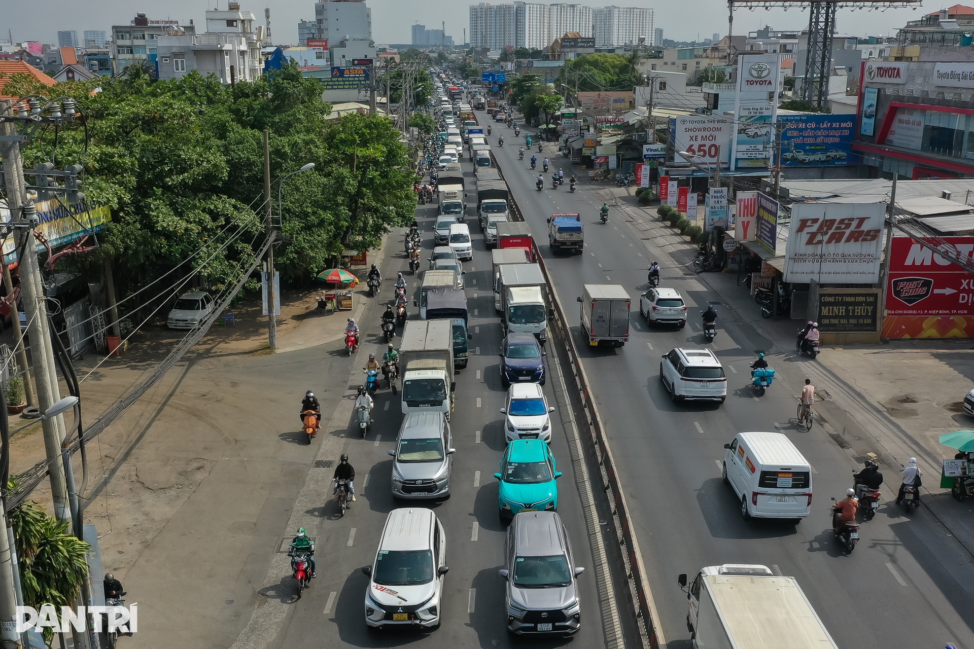 Hàng trăm hộ dân tháo dỡ nhà, bàn giao mặt bằng mở rộng quốc lộ 13 ở TPHCM - 12