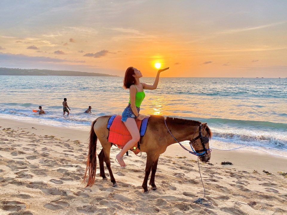 Thuý Ngân diện bikini “sống ảo” ở quê hương đội bóng U22 Việt Nam vừa chiến thắng - 15 Thuý Ngân diện bikini “sống ảo” ở quê hương đội bóng U22 Việt Nam vừa chiến thắng - 15