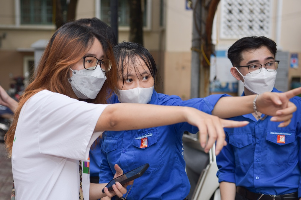 Chiều nay, hơn 7.000 thí sinh tập trung đăng ký dự kỳ thi đánh giá tư duy - 3 Chiều nay, hơn 7.000 thí sinh tập trung đăng ký dự kỳ thi đánh giá tư duy - 3