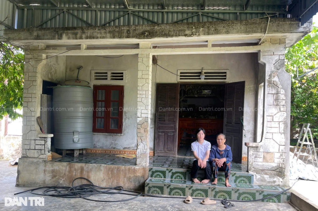 Cuộc sống khốn khổ của nữ sinh lớp 6 mồ côi mẹ, bố bỏ đi biệt tích - 2 Cuộc sống khốn khổ của nữ sinh lớp 6 mồ côi mẹ, bố bỏ đi biệt tích - 2