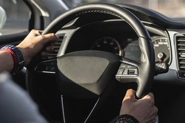 Nguyên nhân vô-lăng bị nặng, sượng hay trả lái chậm và cách khắc phục