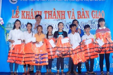 Khánh thành bến đò ngang, hàng trăm học sinh yên tâm khi đến trường