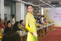 Nhiều Tổng lãnh sự tại TPHCM "mê" áo dài Việt Nam