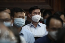 Bất ngờ tạm dừng phiên tòa xét xử cựu Phó Chủ tịch TPHCM Trần Vĩnh Tuyến