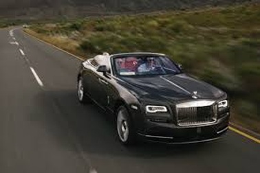 Bất thường chuyện một doanh nghiệp được "tặng" Rolls-Royce Dawn 2016
