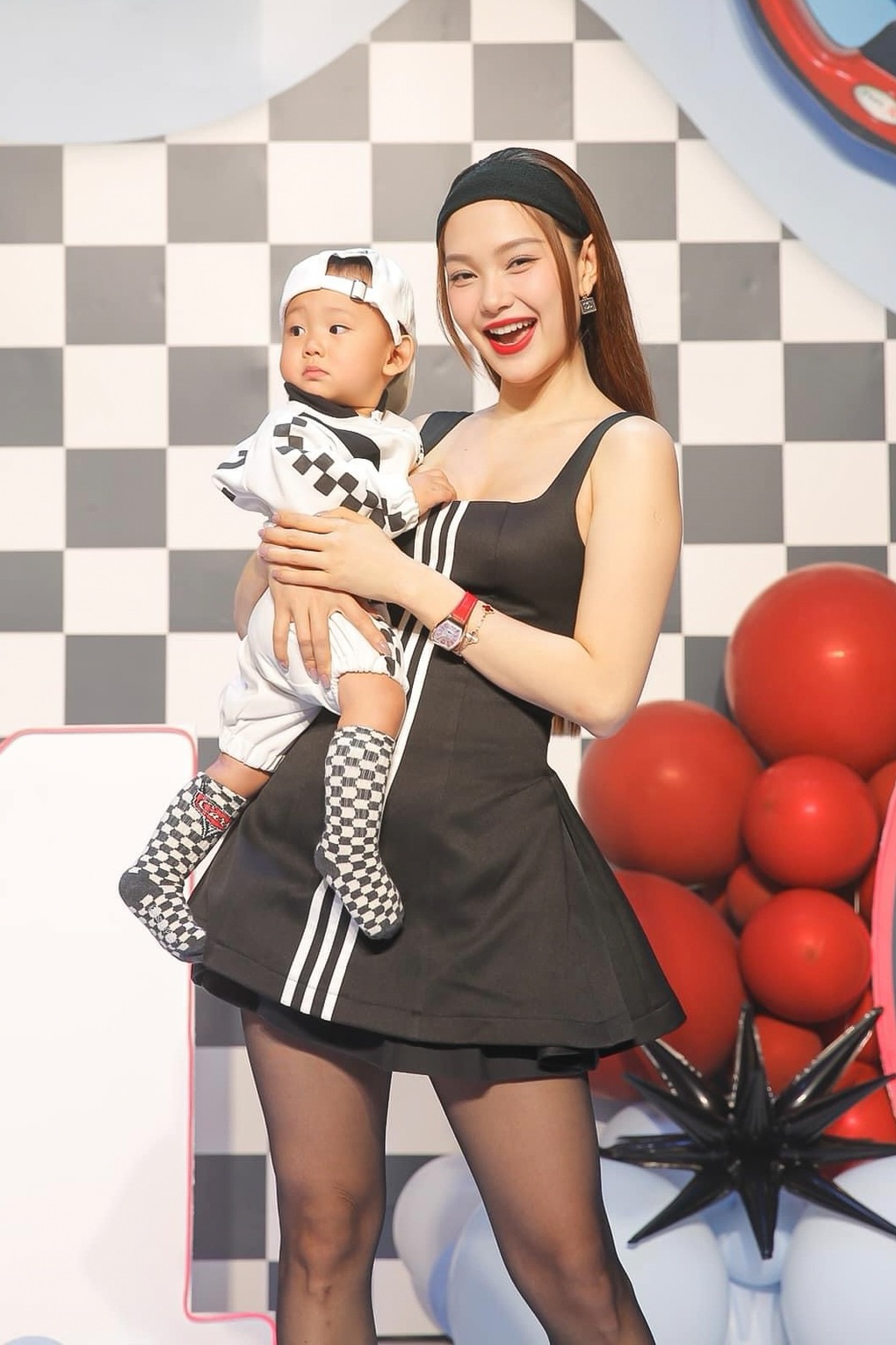 Minh Hằng hậu lấy chồng, sinh con: Thoải mái diện bikini, không ngại hở bạo - 5 Minh Hằng hậu lấy chồng, sinh con: Thoải mái diện bikini, không ngại hở bạo - 5