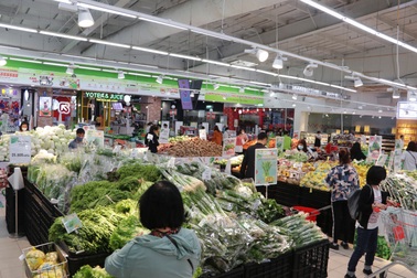 Hà Nội: Siêu thị đầy ắp hàng hoá, người dân tha hồ lựa chọn