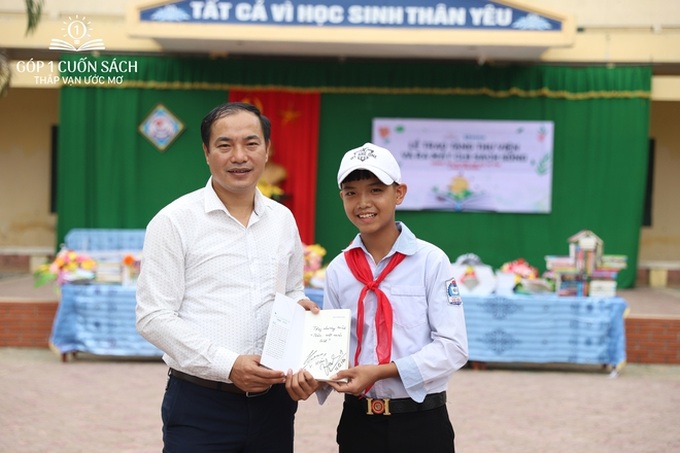Trao tặng sách trên quê hương danh nhân văn hóa Vũ Diệm - Ảnh 9. Trao tặng sách trên quê hương danh nhân văn hóa Vũ Diệm - Ảnh 9.
