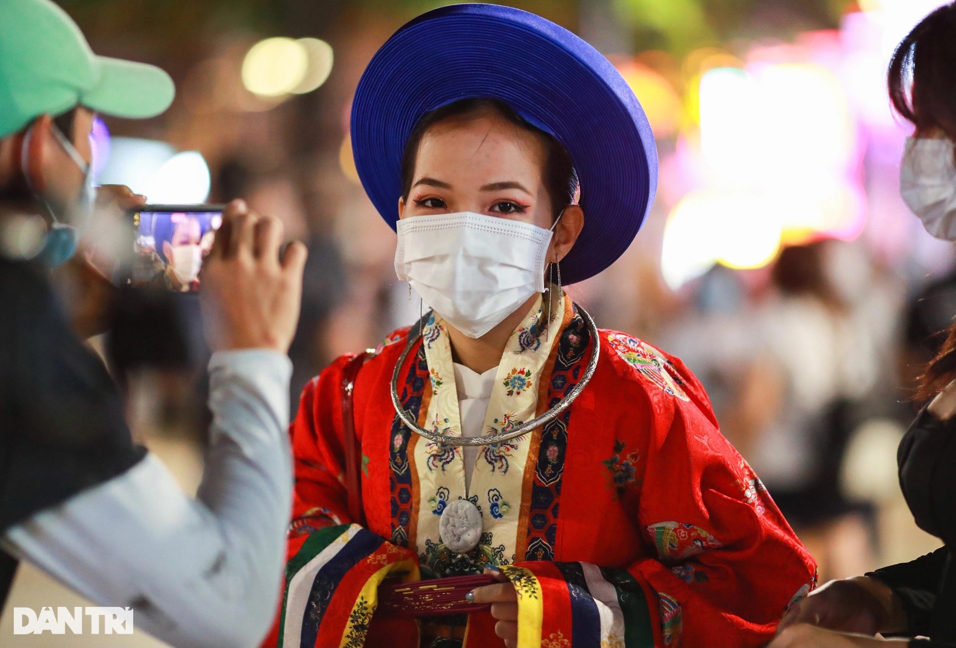 Giới trẻ diện cổ phục triều Nguyễn giữa đêm hóa trang ma quái ở TPHCM - 4 Giới trẻ diện cổ phục triều Nguyễn giữa đêm hóa trang ma quái ở TPHCM - 4