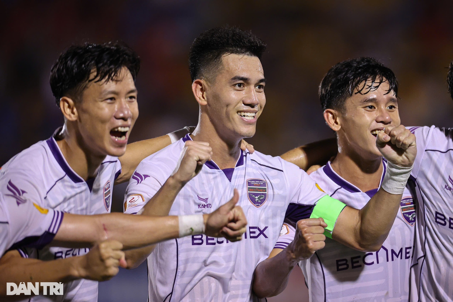 Hồng Lĩnh Hà Tĩnh nối dài chuỗi trận bất bại ở V-League - 5 Hồng Lĩnh Hà Tĩnh nối dài chuỗi trận bất bại ở V-League - 5