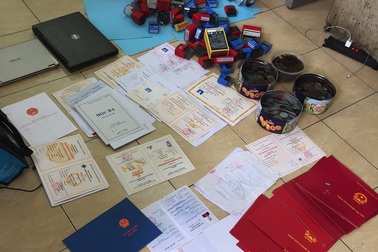 Công an TPHCM bắt nhóm đối tượng làm giả văn bằng quy mô lớn